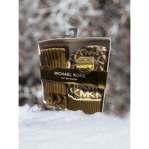 NWT Michael  Kors Logo Hat And Gloves Gift Set Black White